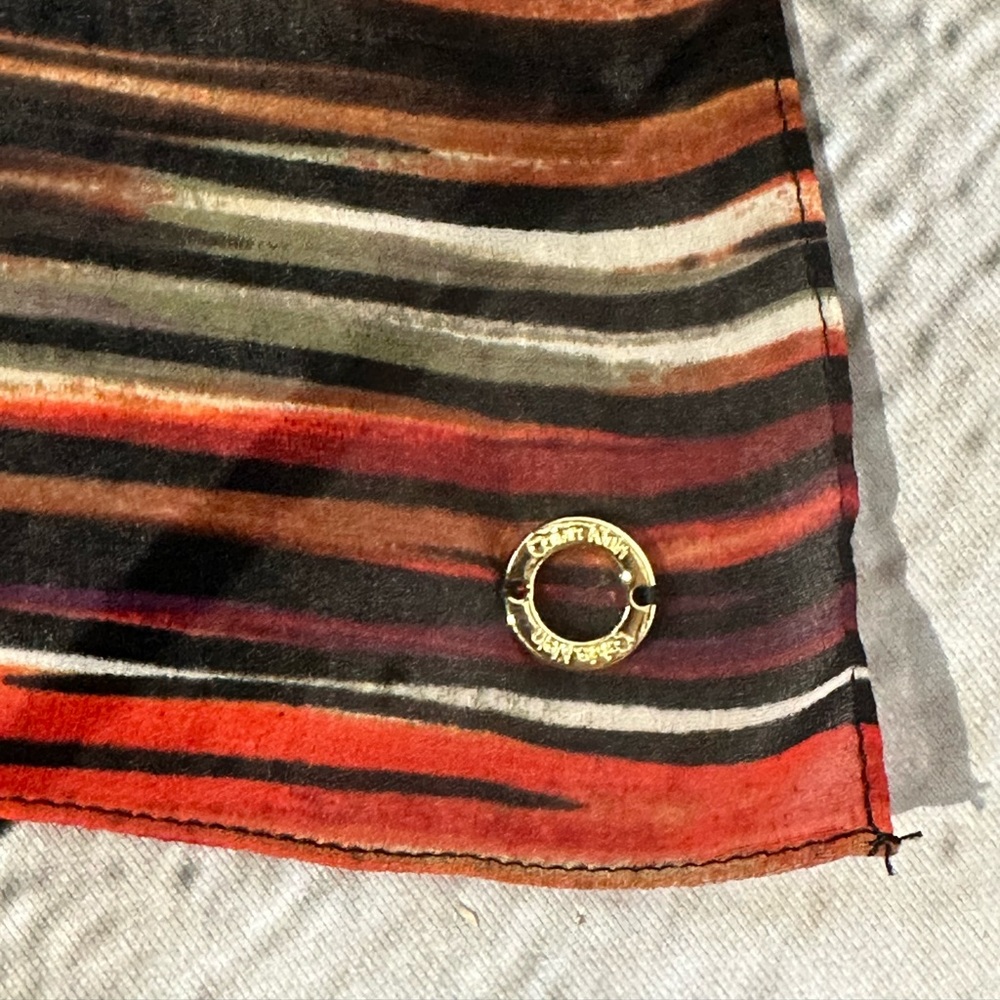 Calvin Klein Scarf 🧣 - Picture 5 of 9